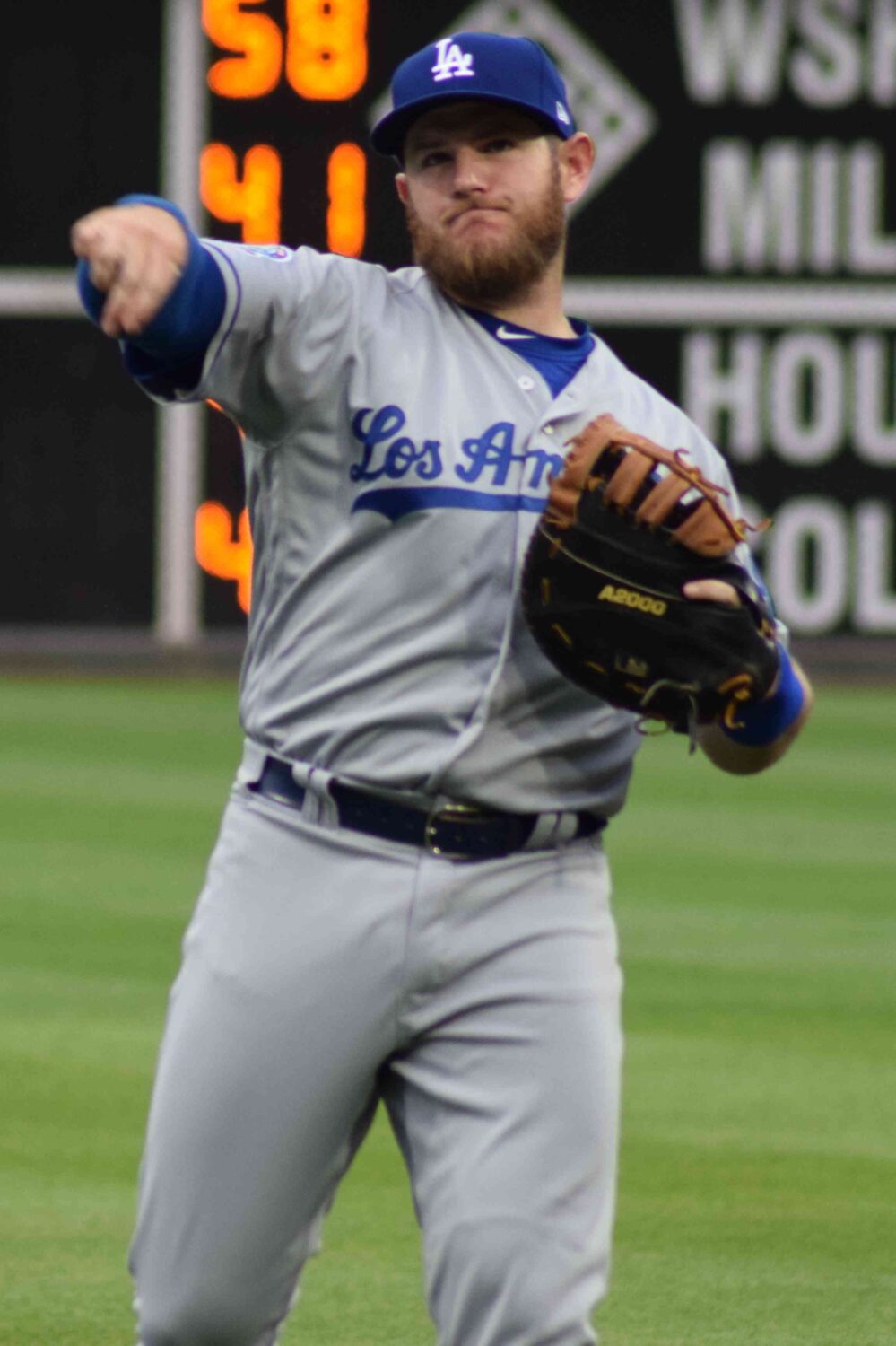 Max Muncy Crushes Solo Homer, Dodgers Roll Past Cubs