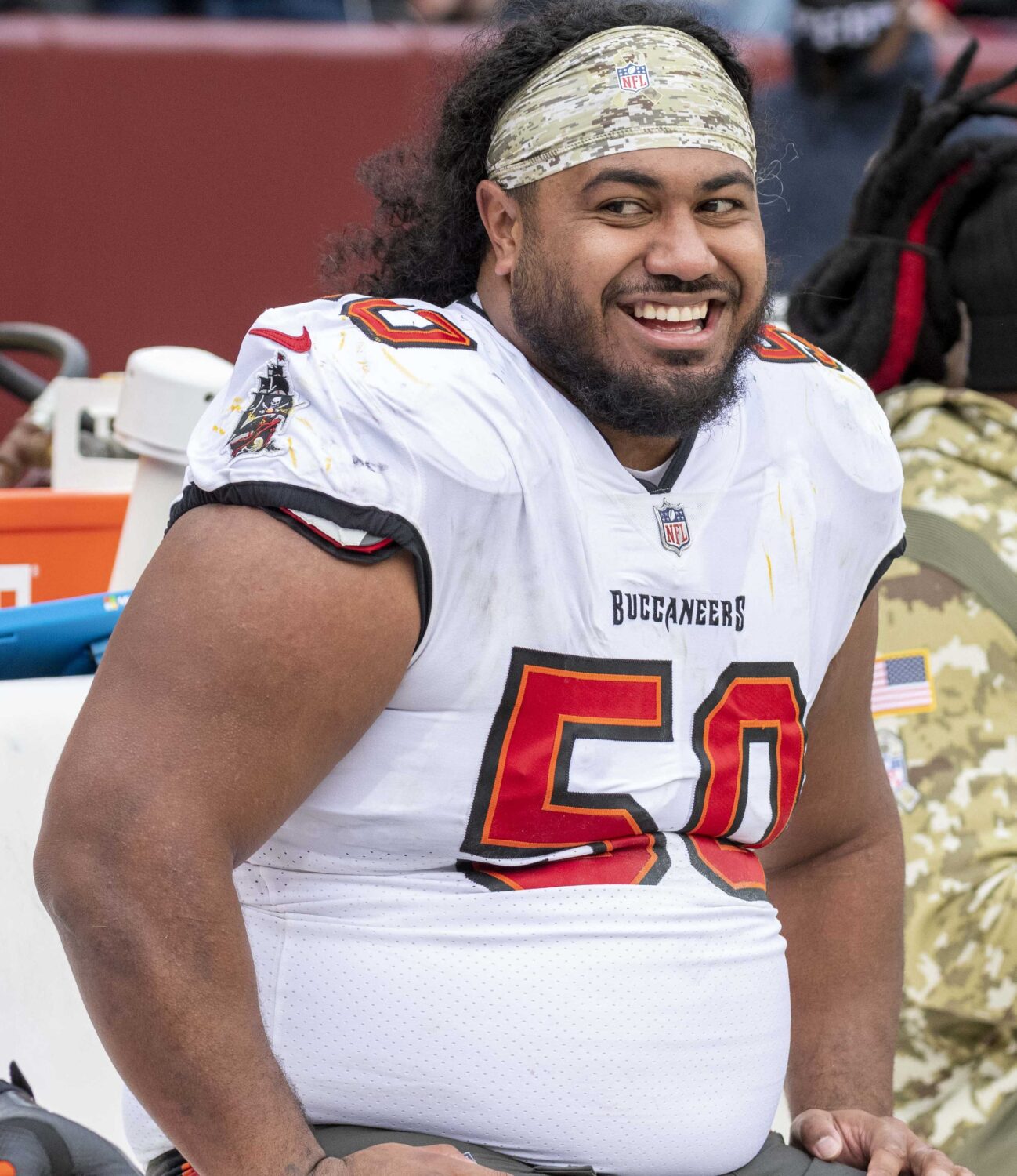 Vita Vea Faces Setback with MCL Sprain After Knee Injury