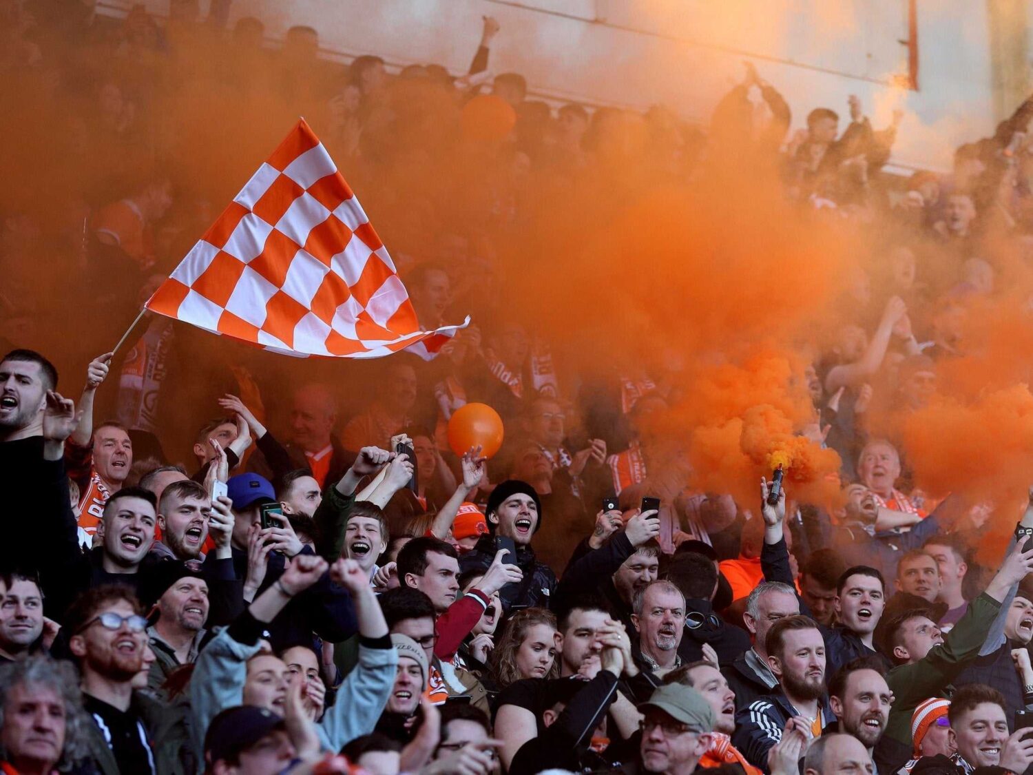 Blackpool Fans Celebrate Steve Bruce’s Debut Amid Match Victory