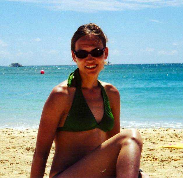 Beach Bunny Net Worth: Unveiling the Coastal Trendsetter’s Wealth