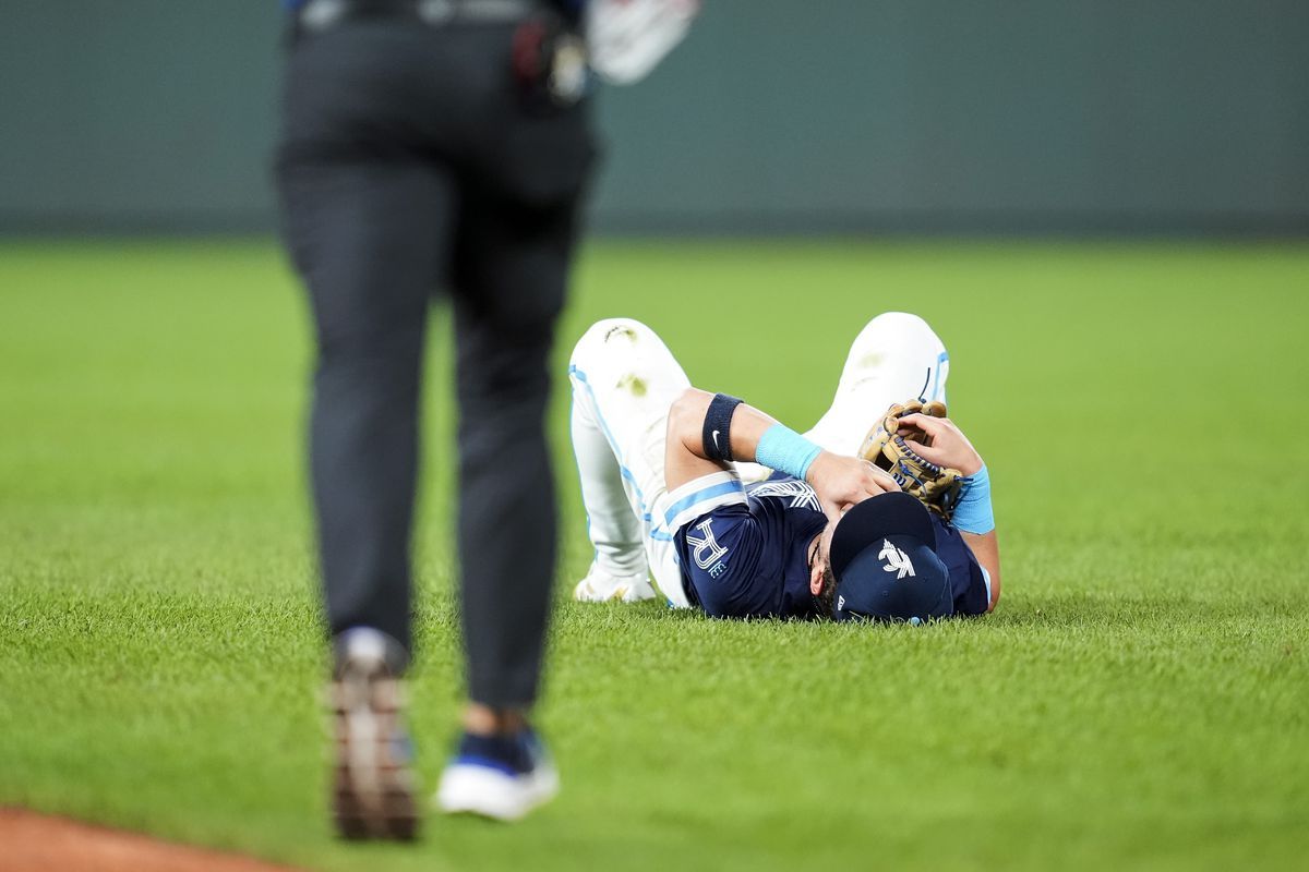 Giants Dominate Royals as Chapman Shines Amid Wild Card Struggles
