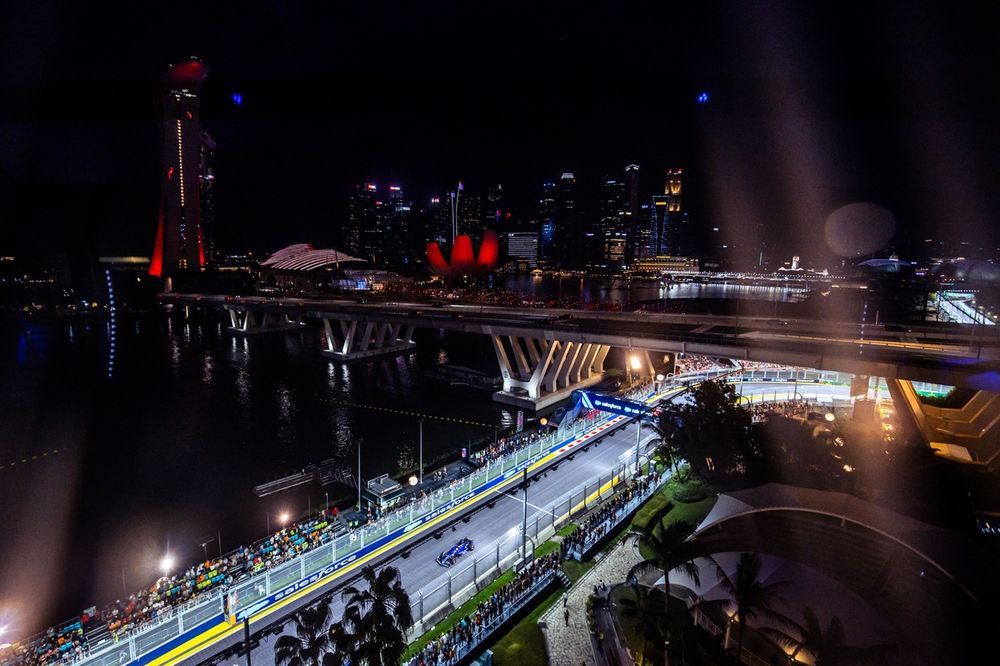 Sainz’s Penalty and Norris’ Triumph at the Singapore GP Race