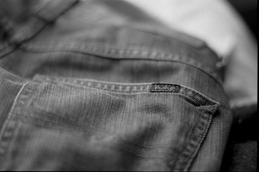 How Frame Jeans Fit: The Ultimate Guide for Perfect Sizing