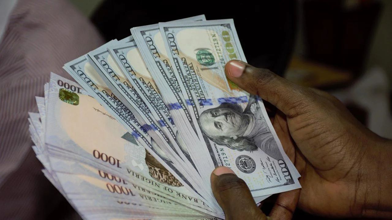 Naira Falls to Record Low After CBN Hikes Interest Rates