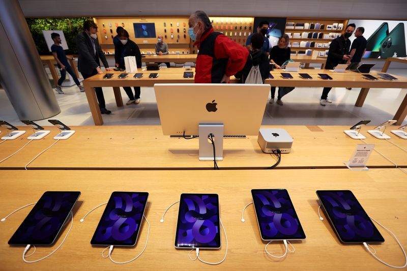 AI Demand Boosts Micron Shares While iPhone 16 Resale Prices Plummet