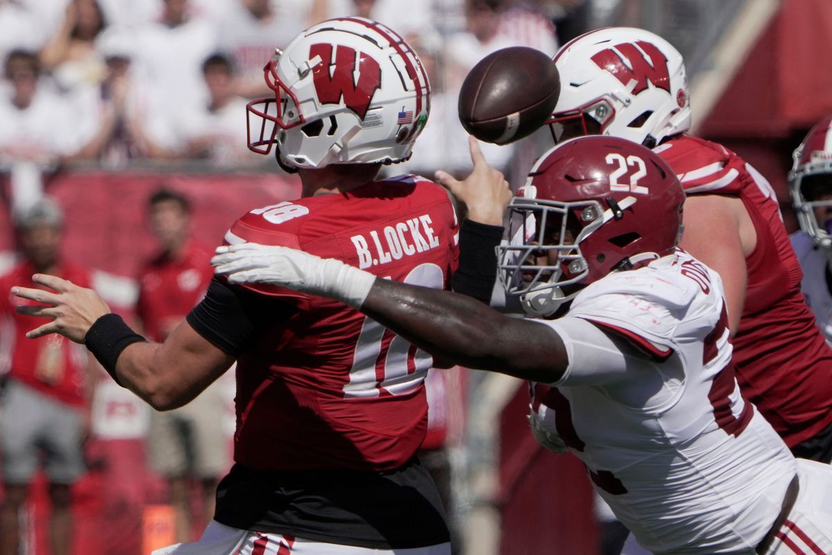 Braedyn Locke’s Big Moment: Leading Wisconsin Through QB Challenges