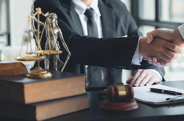 How Much Do Lawyers Make Per Hour in 2024 Revealed