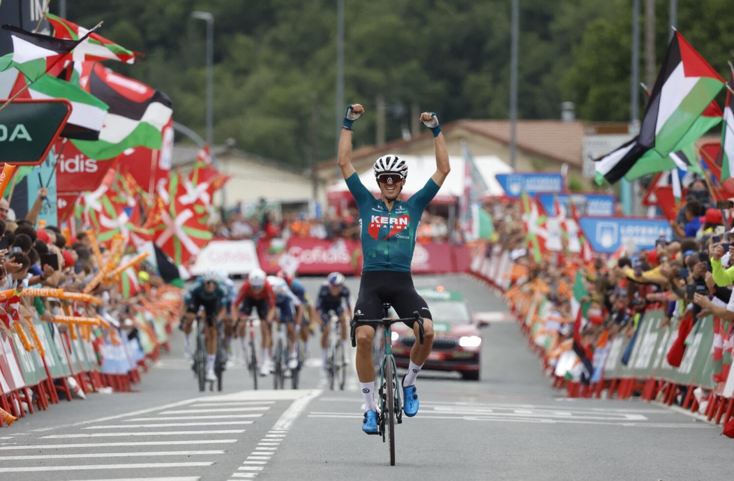 Berrade’s Stunning Solo Victory in Vuleta Stage 18