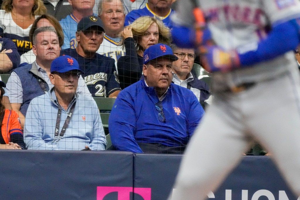 Chris Christie Cheers for Mets at Brewers Playoff Game