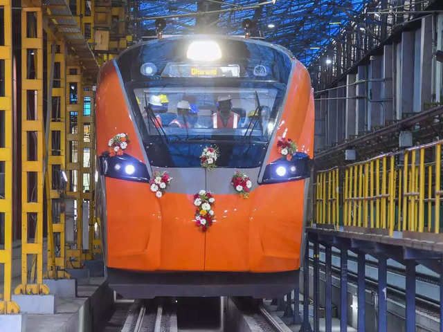 Experience Comfort on the New Delhi to Srinagar Vande Bharat Sleeper Train