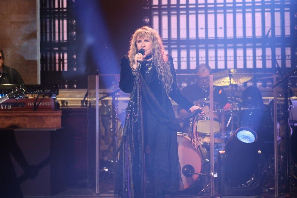 SNL’s Technical Glitch and Pop Star Impressions Shine